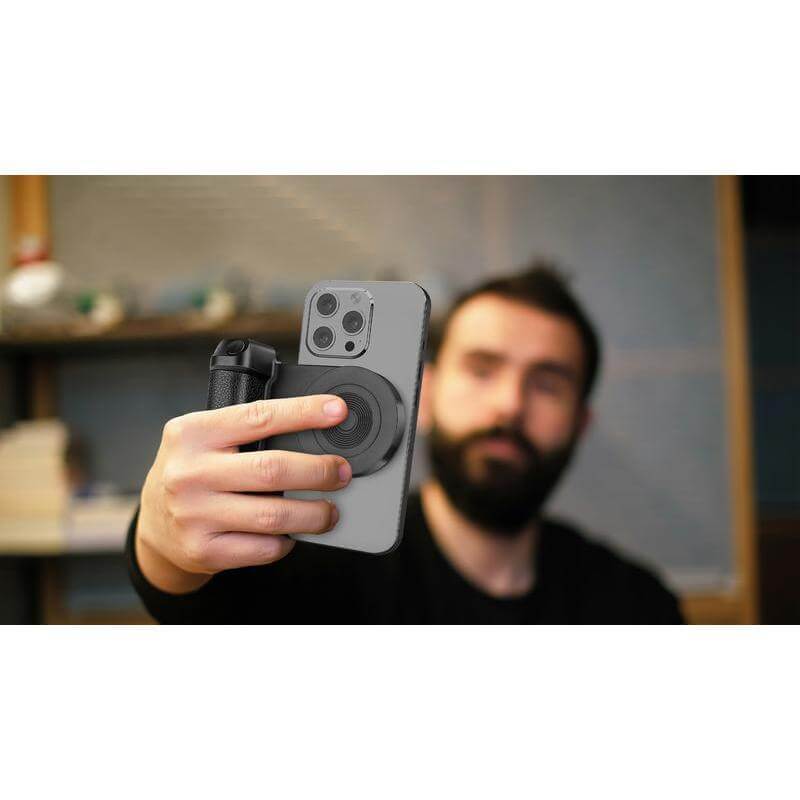KORMAN - @memorii® Magnetic Phone Stand with 15W Wireless Charging and Remote Shutter - Black
